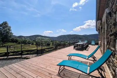 Image de Gîte authentique et confortable avec vaste terrain et vue imprenable à Saint-Privat-d'Allier