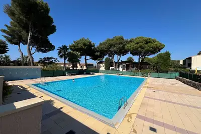 Image de Appartement T2 avec Jardinet, Piscine, Tennis, Parking Privé, à 1 km de la Plage