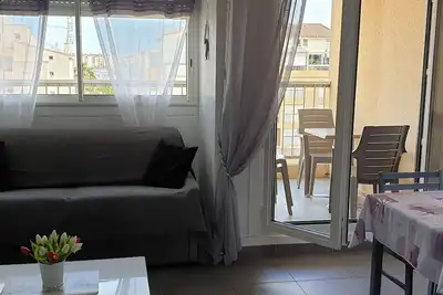 Image de Charmant Apt Climatisé au Port avec Parking & Piscine