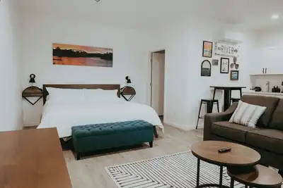 Image de Stylish Downtown Yuma Retreat with River Vibes