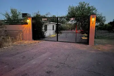 Image de This is a gated home and spa in Tubac, Az.