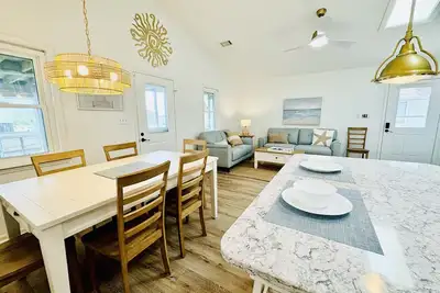 Image de 💥New Listing💥Amazing Ocean Views! 2 Minute Walk to Beach, Hot Tub, Game Room💥