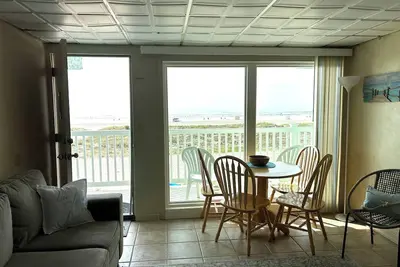 Image de Oceanfront Oasis in WildwoodCrest-Full Ocean Front, 3 Beds, Pool, Wi-Fi, Grills