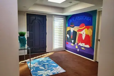 Image de Private Master bedroom in large condo with Great Location