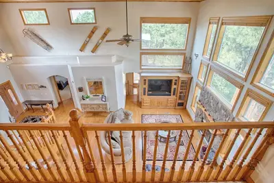 Image de Family friendly 🐻 Lazy Bear Lodge 🐻 20 guests 🌲Walk to Woodland Lake 🌲
