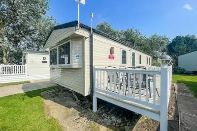 Image de Homely caravan with outside decking at Broadland Sands ref 20381bs