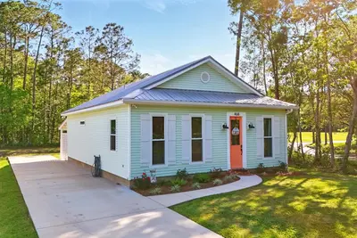 Image de Experience the Cutest Cottage in the Bay!