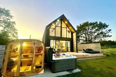 Image de Zen Oceanfront Chalet- Hot Tub & Sauna -  Private