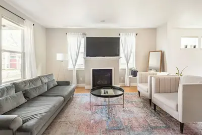 Image de Spacious Corporate Haven, Ac, Wifi, Workspace