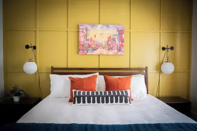 Image de Beat Street Suite -- King Suite in Midtown walk to Zoo and Overton Park