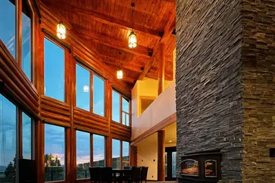 Image de Luxury Cabin on 40 Private Acres - Wraparound Deck