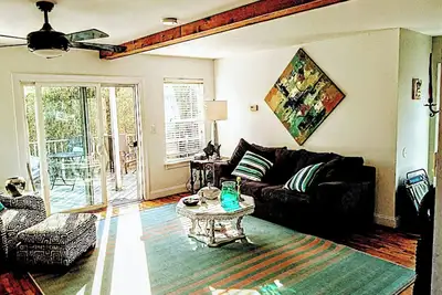 Image de Spacious 4-bedroom house in superb Fire Island with WiFi, Ac