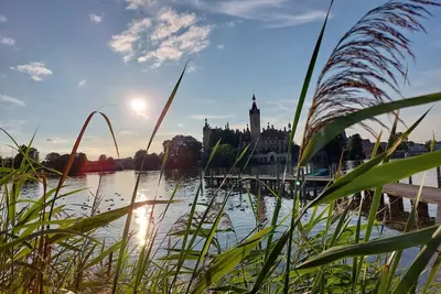 Image de Central vacation apartment on the lake and near the castle
