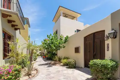 Image de 2 Bedroom and 2 bathroom Home with Water Views