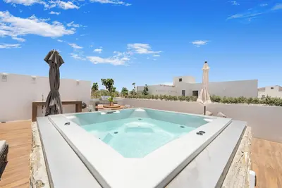 Image de Stunning Penthouse with Private Terrace & Jacuzzi Views
