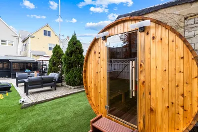 Image de Hot Tub | Sauna | Gaming | Outdoor Grilling | Nyc | Ewr | Sleeps 30