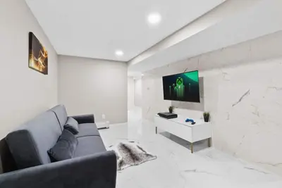 Image de 4 Min to Nyc Train | Massage Chair | 2 King Beds