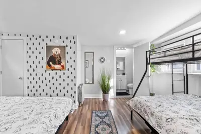 Image de Sleeps 16+ | 20m to Nyc | Free Parking
