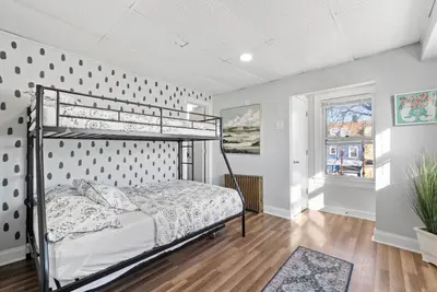 Image de Sleeps 9+ | 20m to Nyc | Free Parking