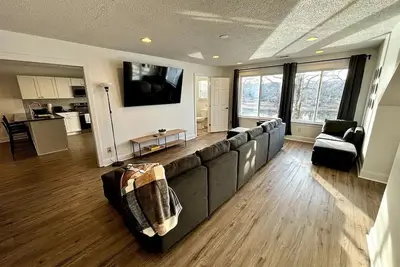 Image de Lakefront Villa 2 \/ Dock Access