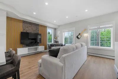 Image de Casa Ladrillo! Calgary's Most Vibrant and sought after modern Boutique home.