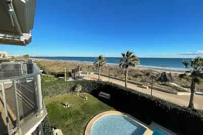 Image de Apartment with sea view. Beachfront