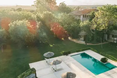 Image de Mas Carreras : Ferme Provençale de Luxe à 20 Min de la Costa Brava, 11 Chambres, Piscine, Barbecue