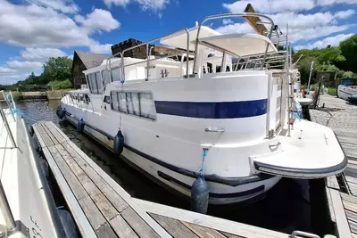 Image de Séjour vintage à bord d'une péniche à Chenillé-Champteussé, 8-10 pers, grand espace extérieur