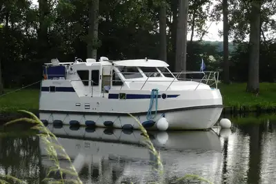Image de Séjour Insolite sur Bateau Confortable: 8 Couchages, 2 Cabines, Espace Extérieur Aménagé