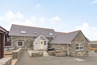 Image de 3 chambres à coucher à Llanfwrog, near Holyhead
