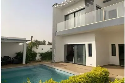 Image de Villa de standing avec 4 chb\/douches et piscine privée et proche de la plage