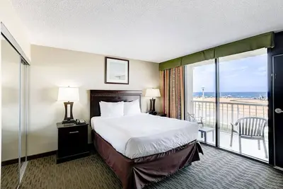 Image de Oceanfront on the Boardwalk 1 Br, 1 Ba, sleep 4, at Bqr in Va Beach with balcony