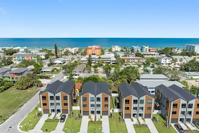 Image de Blocks from the Beach with Pool and Golf Cart!