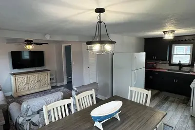 Image de Newly Remodeled 2-Bedroom Unit in Fairport Harbor