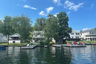 Image de 3 Bedroom 1. 5 bath Lake Front Cottage at beautiful Lake Winola