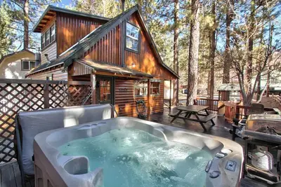 Image de Jaybrid Cabin with Spa & Fire Place