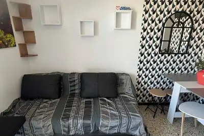 Image de T2 moderne Ă 2min de plage