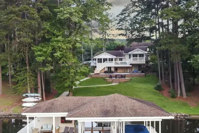 Image de Pine Ridge Paradise: Your Dream Lake House Retreat Awaits