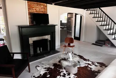 Image de Modern Hamptons Getaway with Private Yard