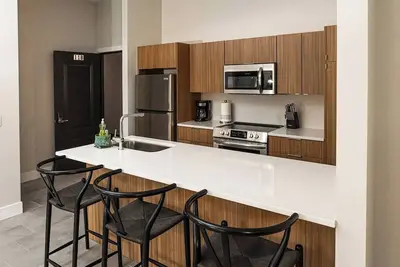 Image de Downtown Condo Under The Stars!