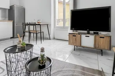 Image de Appartement moderne et Lumineux\nà 5 min du Rer et 15 min de l'aeroport