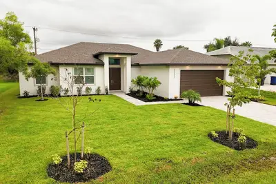 Image de New Coastal Paradise Gem! ! Spacious 4br, 3 Full Baths w/Pool! ! Pet Friendly! ! !
