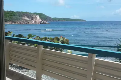 Image de Prime Oceanfront, Remodeled St. Thomas 2br/2ba Condo-Poolside, W/D, & Dining