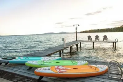 Lakefront retreat w/private dock, SUPs  & fast WiFi - walk to restaurants!