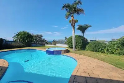 Image de Spacious and secure modern home with exquisite views