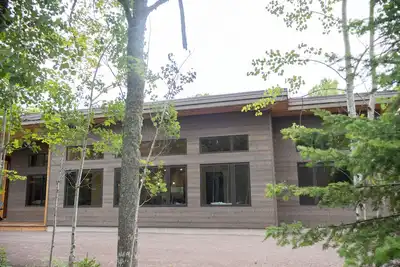 Image de Spruce House: The Perfect Summer Retreat with Hiking, Swimming, and More!