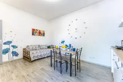 Image de Appartement 'Trilocale In Villa Con Piscina' avec vue sur les montagnes, piscine partagée et Wi-Fi