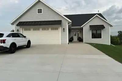 Image de Spacious Home near 2025 Eaa Airventure with indoor and outdoor entertaining!