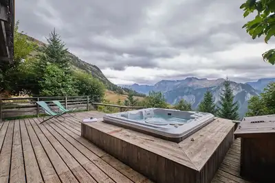 Image de Chalet 'Il Fera Beau Demain' avec vue sur les montagnes, terrasse privée et Wi-Fi
