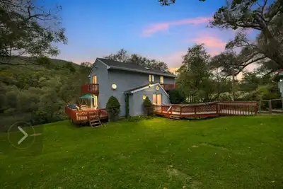 Image de Home in Hobart - Roxbury Near Skiing and Weddings.